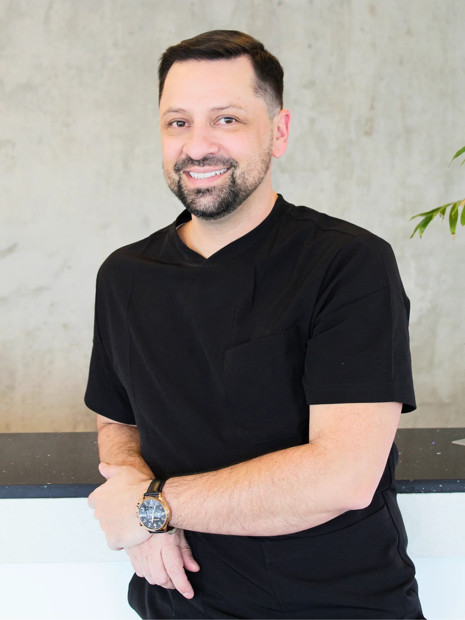 Dr. José Kuhn, Cirujano Dentista en Clínica Lingual